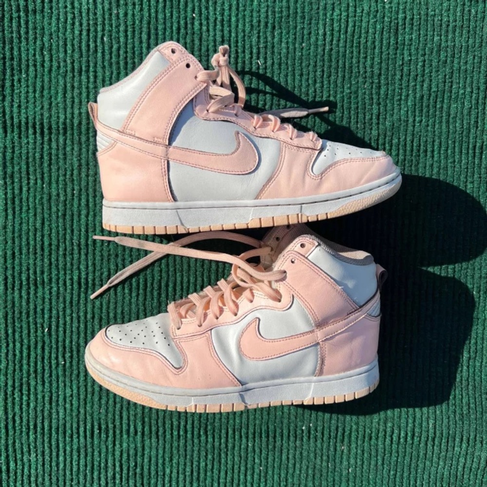 Wmns Dunk High 'Crimson Tint' Women’s Size 7.5